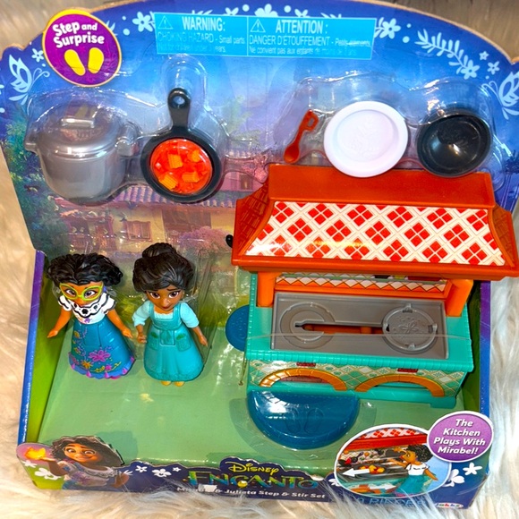 Disney Other - Disney Action Figures Playset Orange and Blue